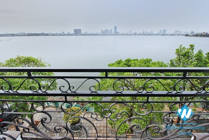 A lake view newly renovated 3 bedroom apartment for rent in Tu hoa